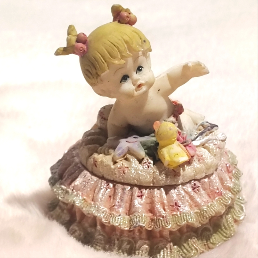 5/$25 Baby Girl With Pig Tails Vintage Trinket Box